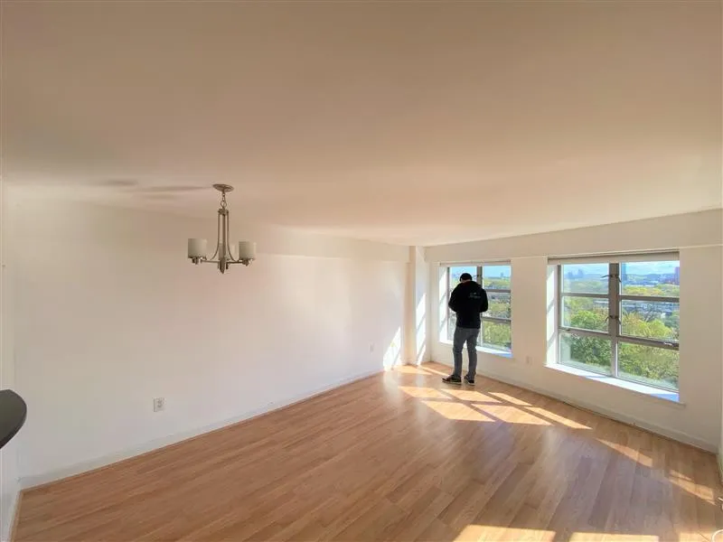 931 Massachusetts Ave, Mid-Cambridge