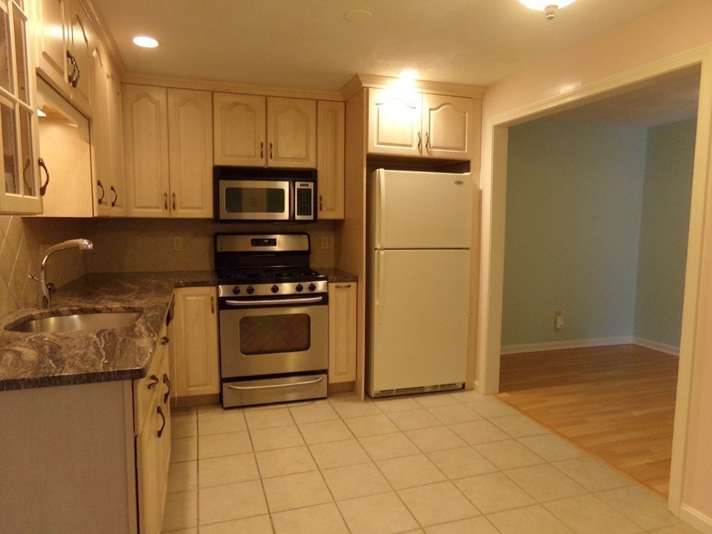 203 Apache Way, Tewksbury