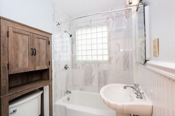 267 Lynn Shore Dr, Diamond District