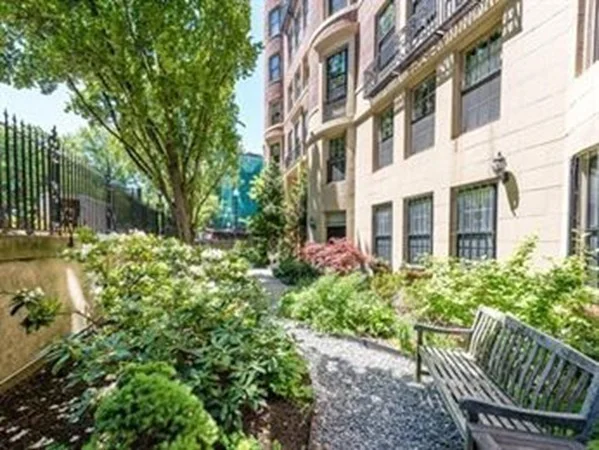 137 Marlborough St, Back Bay