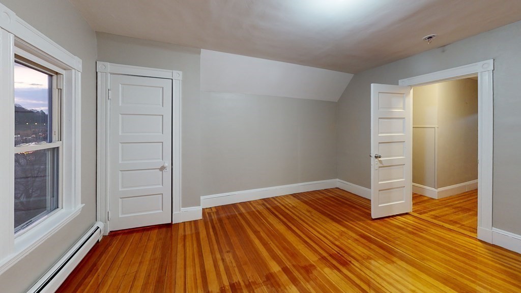 1011 Washington St, Newton