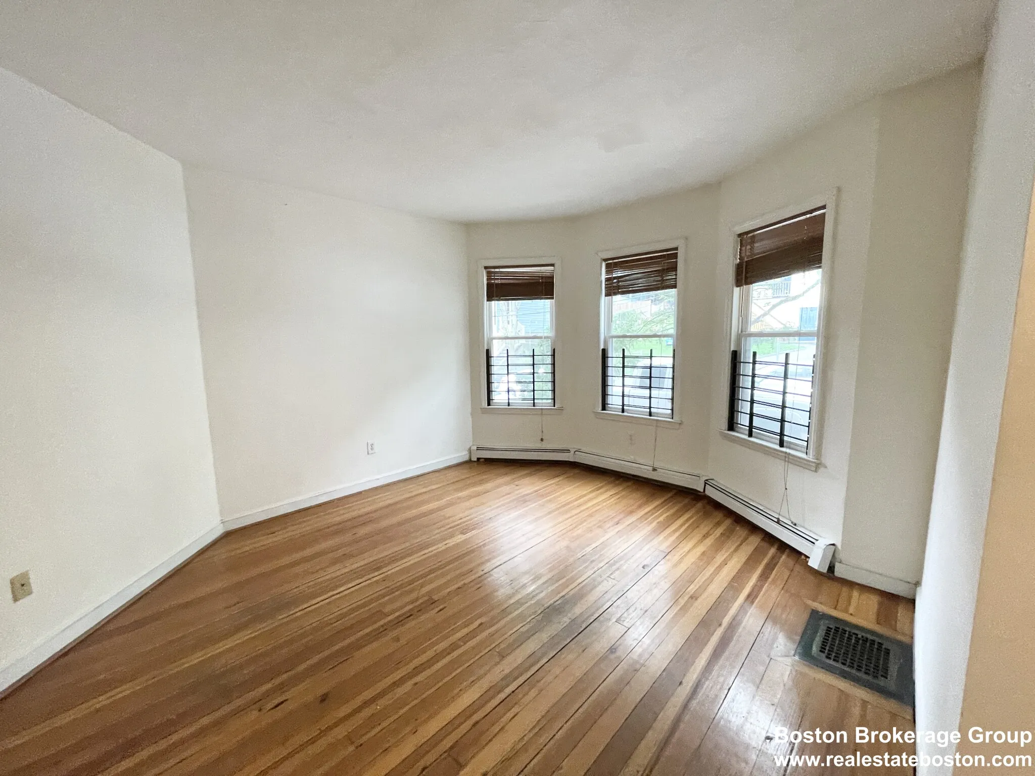 7 Iroquois St, Mission Hill