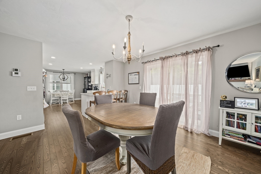 8 Old Field Way, Lakeville