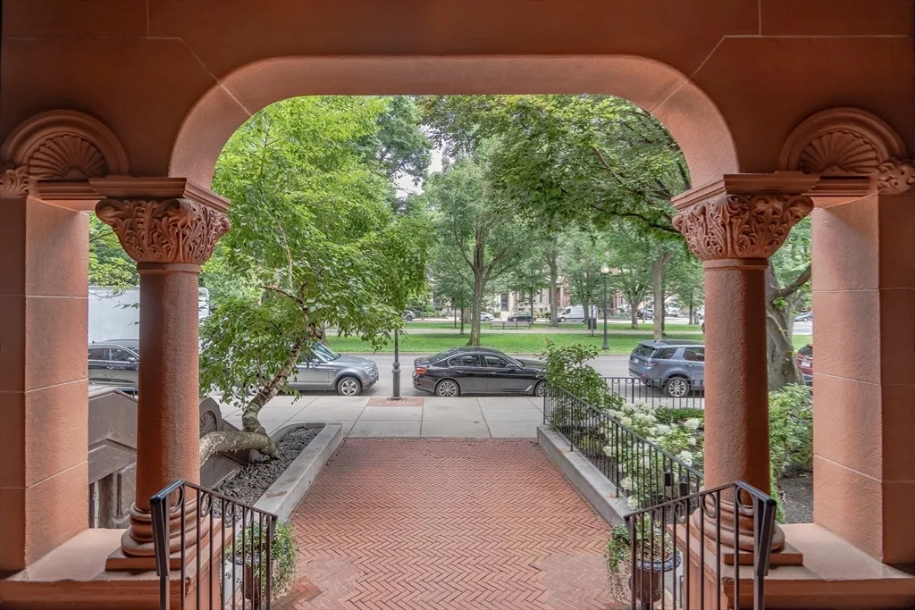 290 Commonwealth Ave, Back Bay