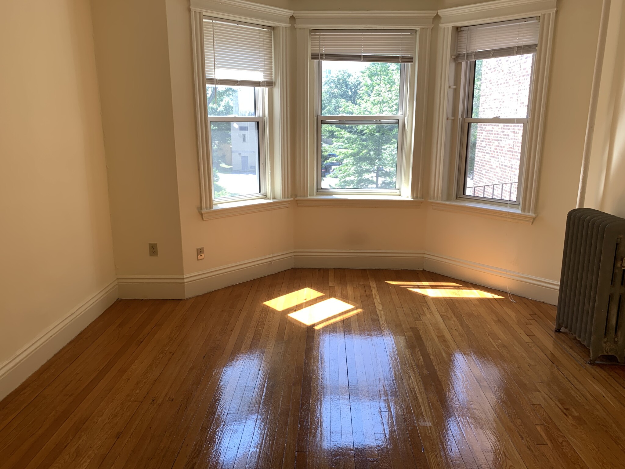 98 Queensberry St, Fenway