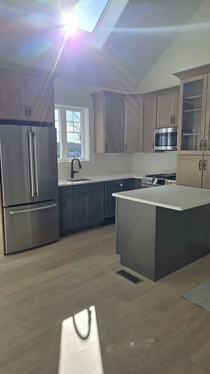 639 E Broadway, Riverside