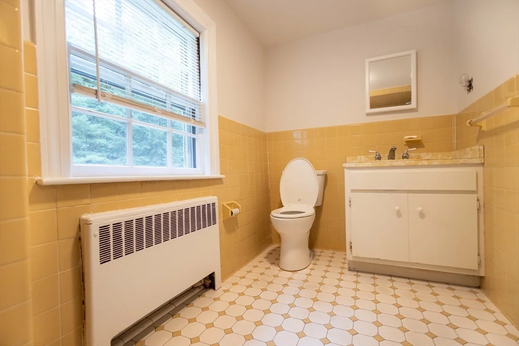 195 Dover Rd, Westwood