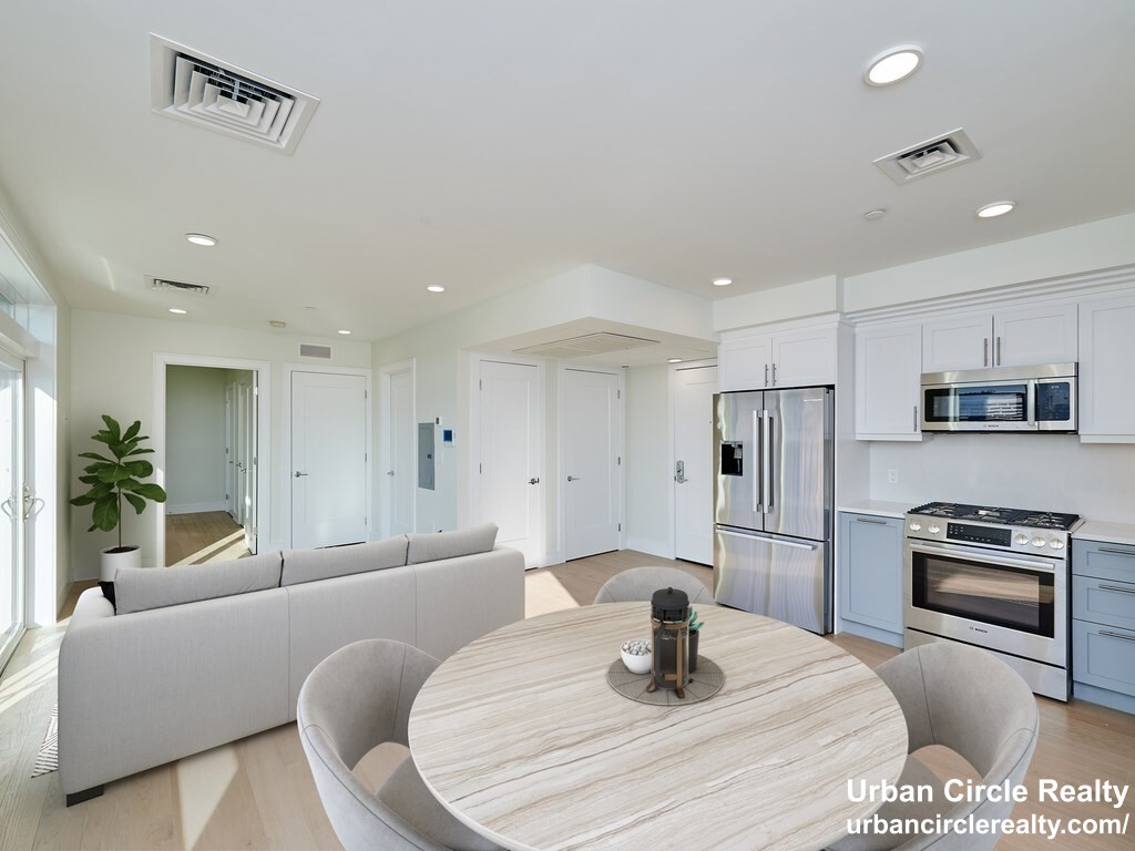 301 Border St, Central Square