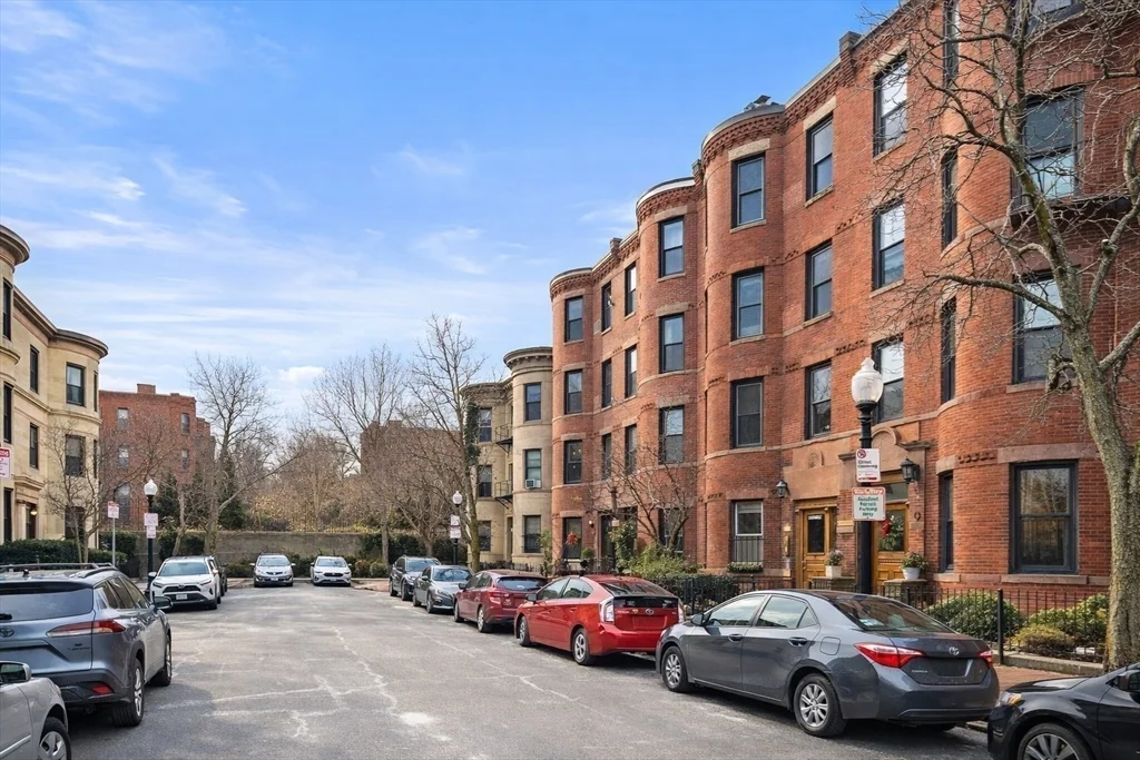 11 Albemarle St, Back Bay