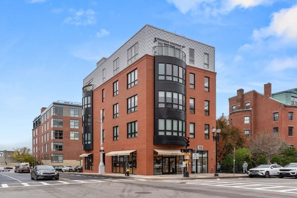 75 W Broadway, South Boston