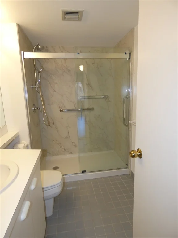 380 Place Ln, Woburn