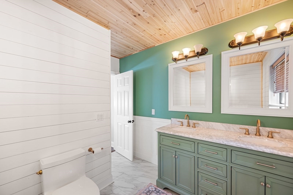 2 Deer Run, Littleton