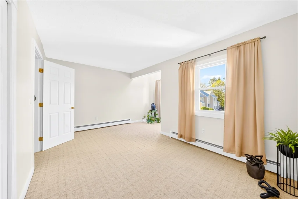 82 Camelot Dr, Worcester