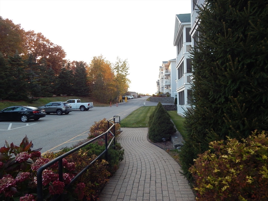 2105 Briarwood Village, Clinton