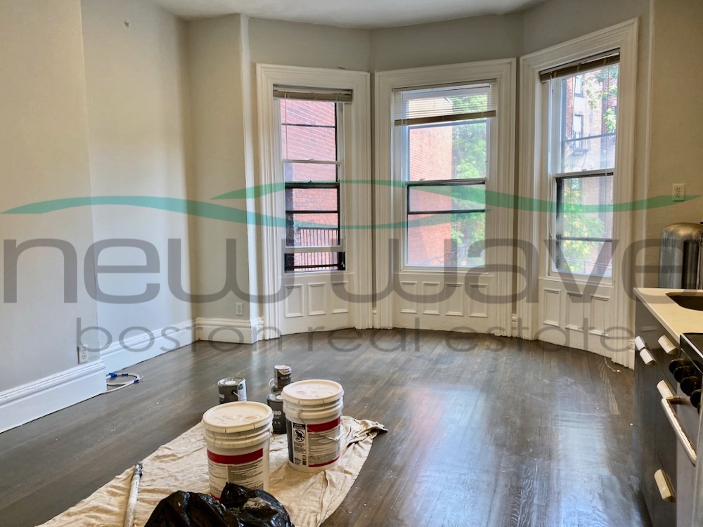 225 Newbury St, Back Bay