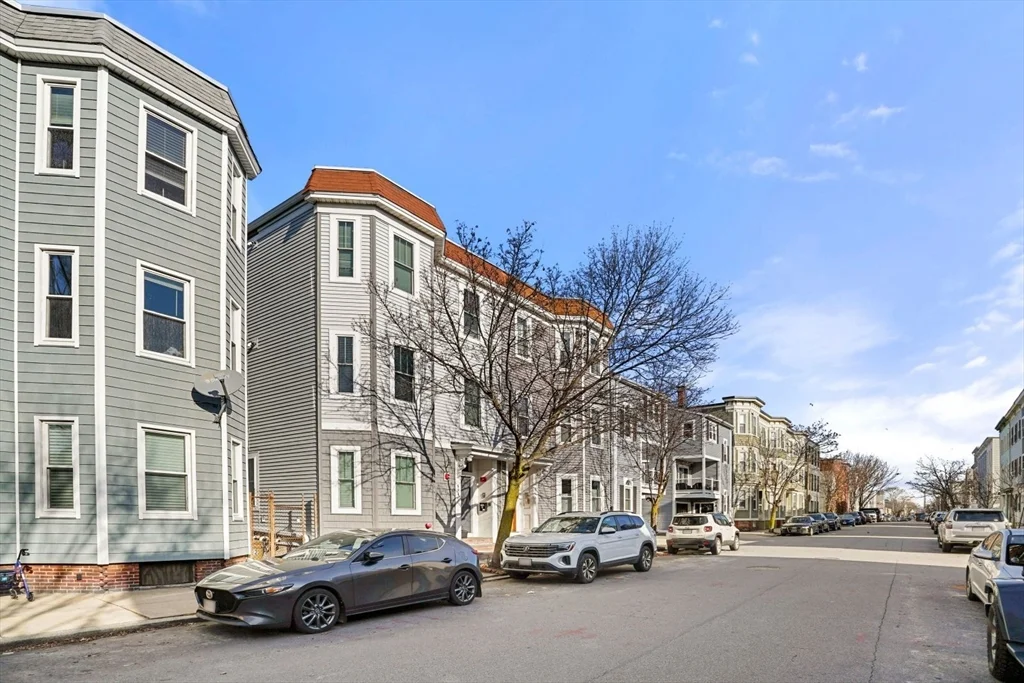 596 E 2nd St, South Boston