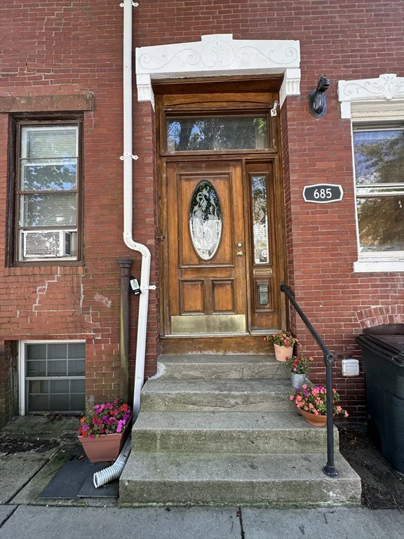 685 E 7th St, South Boston