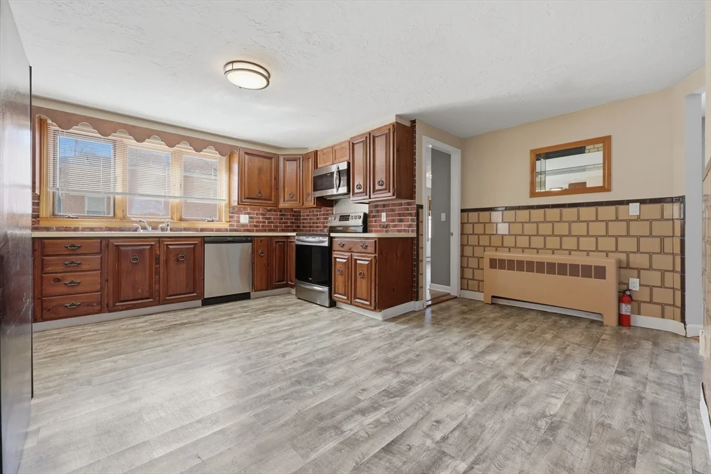 586 Franklin St, Worcester