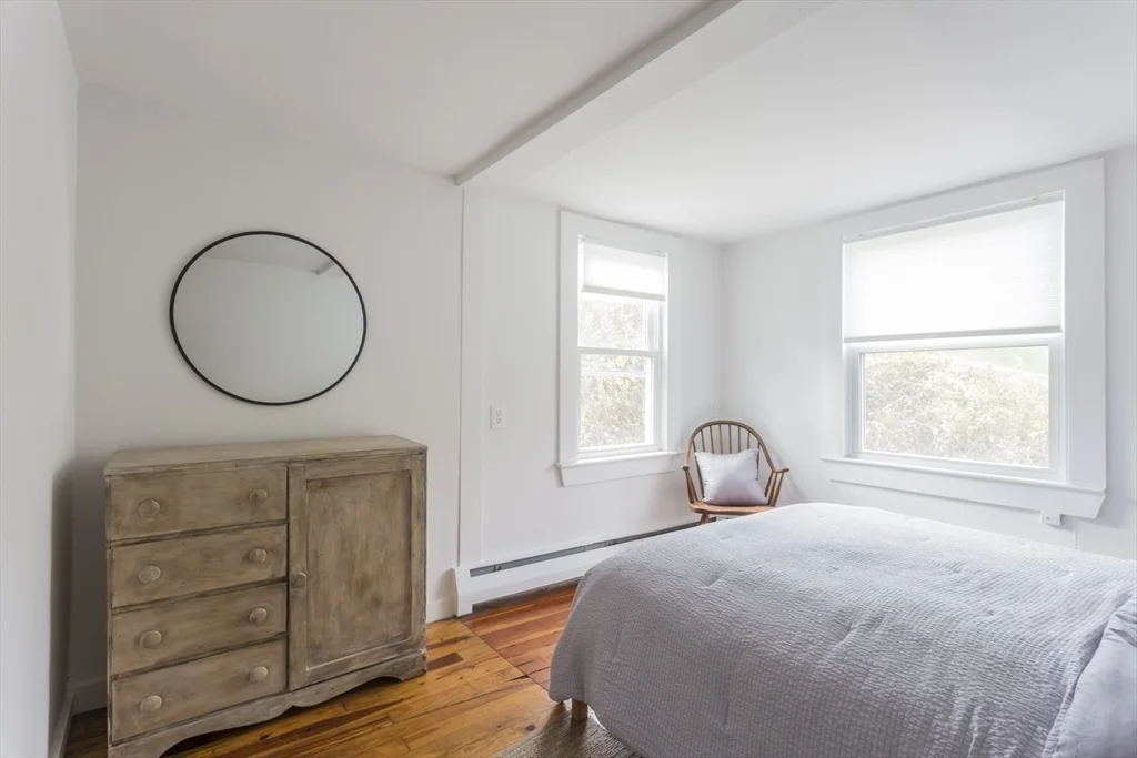 43 Bayview Rd, Great Neck