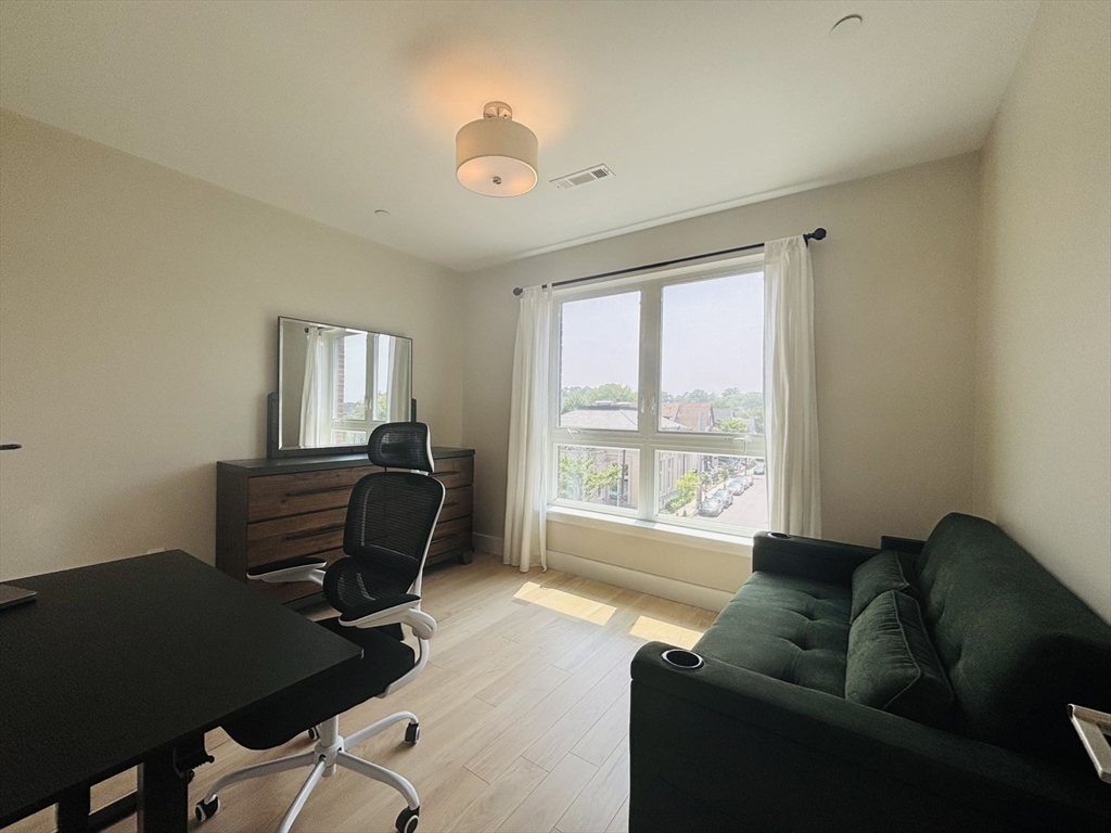 1975 Massachusetts Ave, North Cambridge