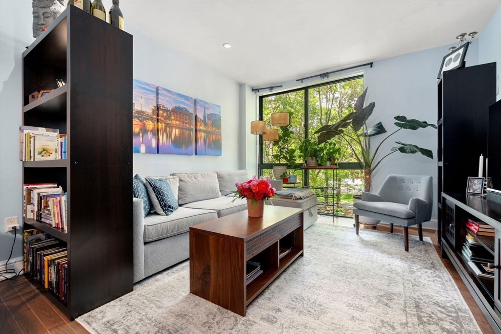 42 8th St, Charlestown