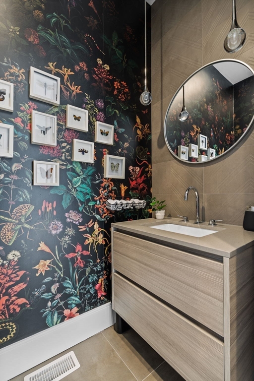 706 Saw Mill Brook Pkwy, Newton Center