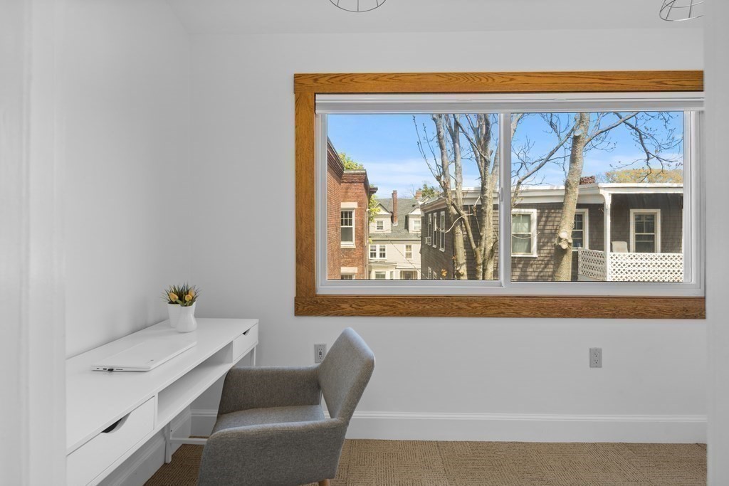 15 Grovenor Rd, Jamaica Plain