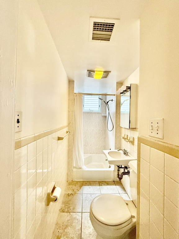 724 Cambridge St, Wellington-Harrington