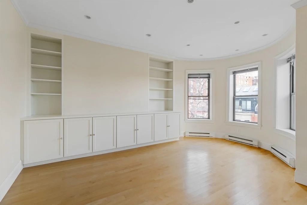 17 Follen St, Back Bay