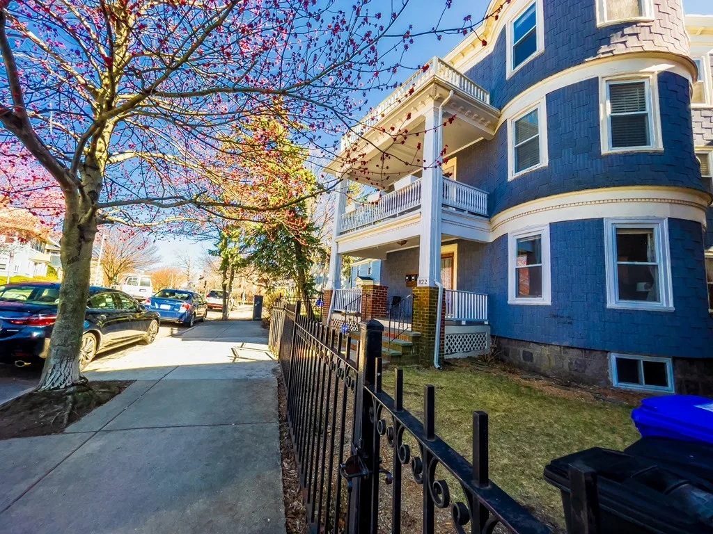 822 Centre St, Jamaica Plain