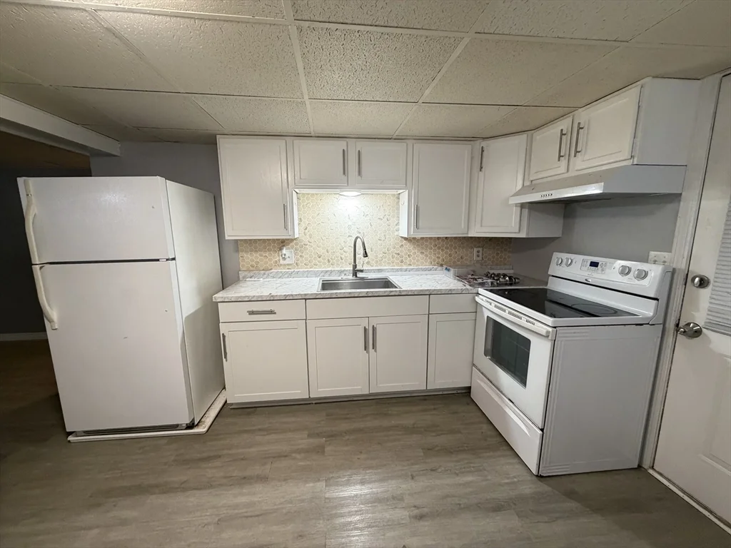 89 Bunker Hill Ave, Lowell