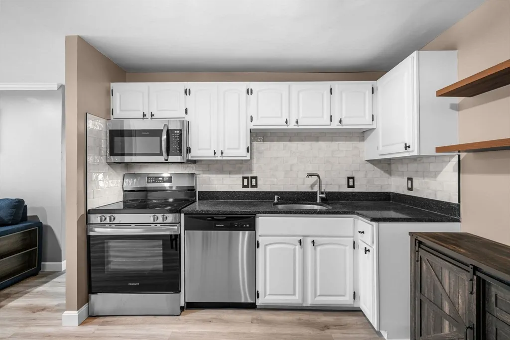 145 Essex Ave, Gloucester