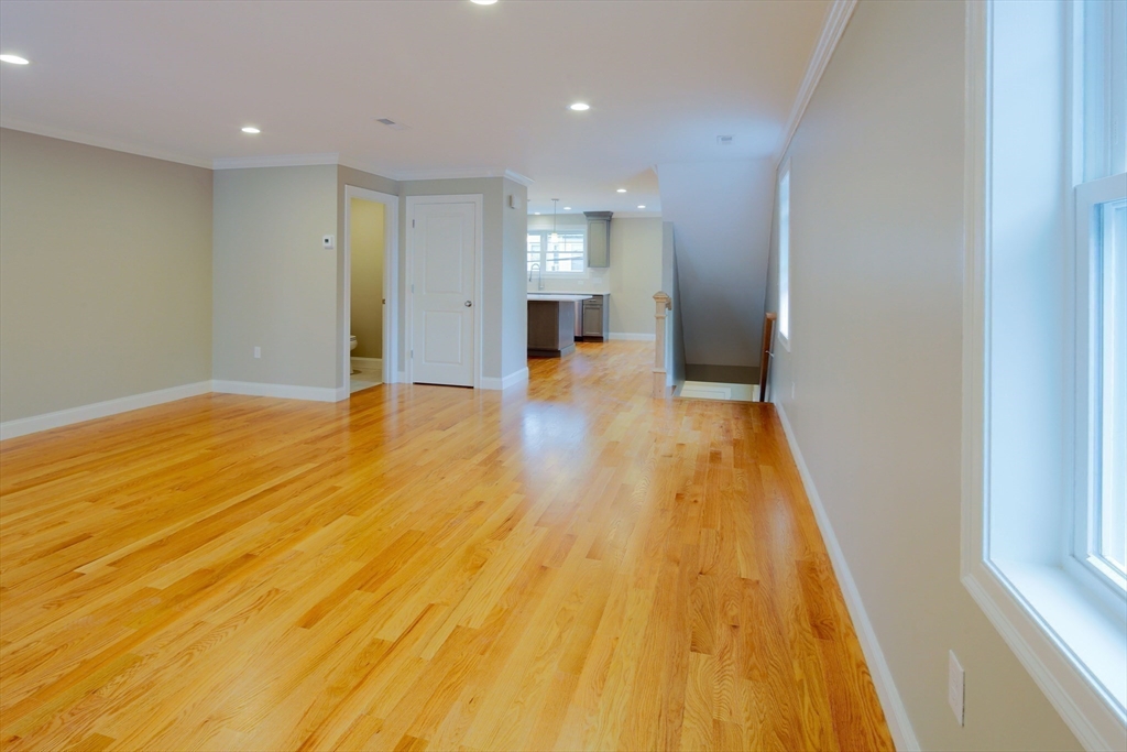 63 Bacon St, Waltham