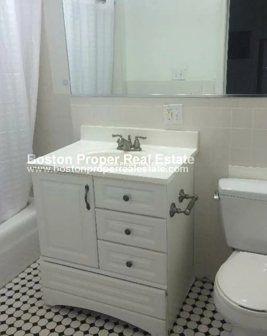 26 Hemenway St, Fenway