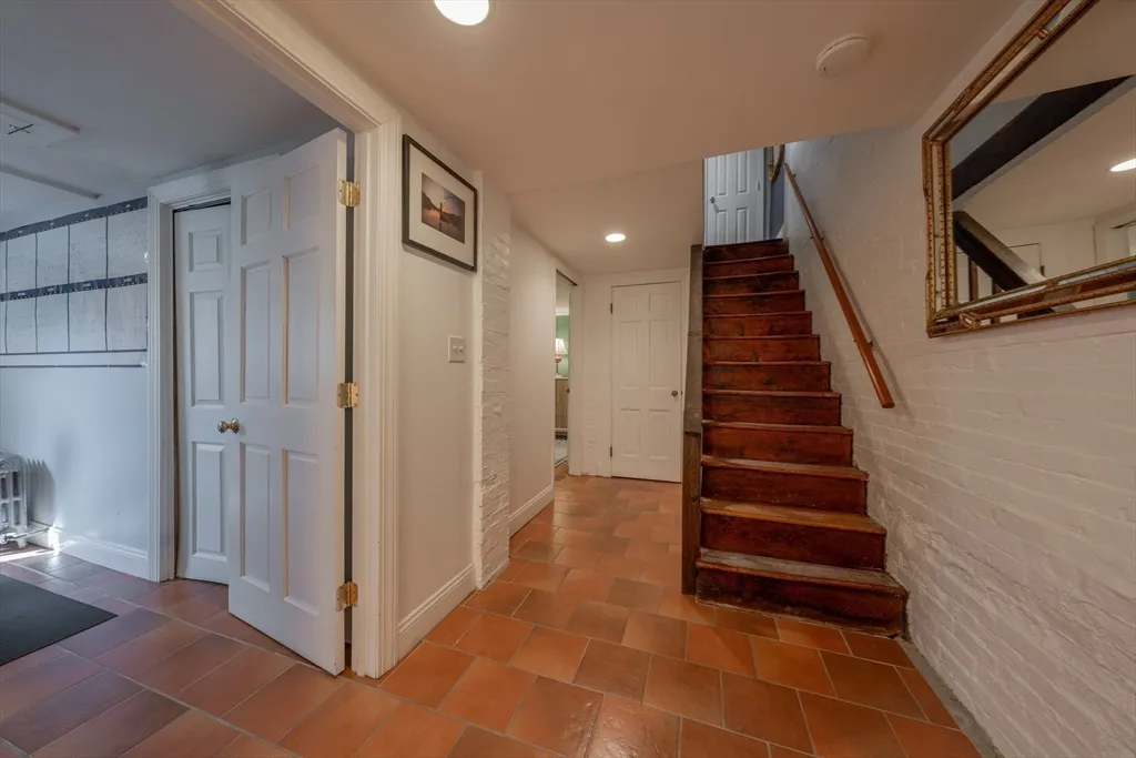 77 Columbus Ave, Prospect Hill