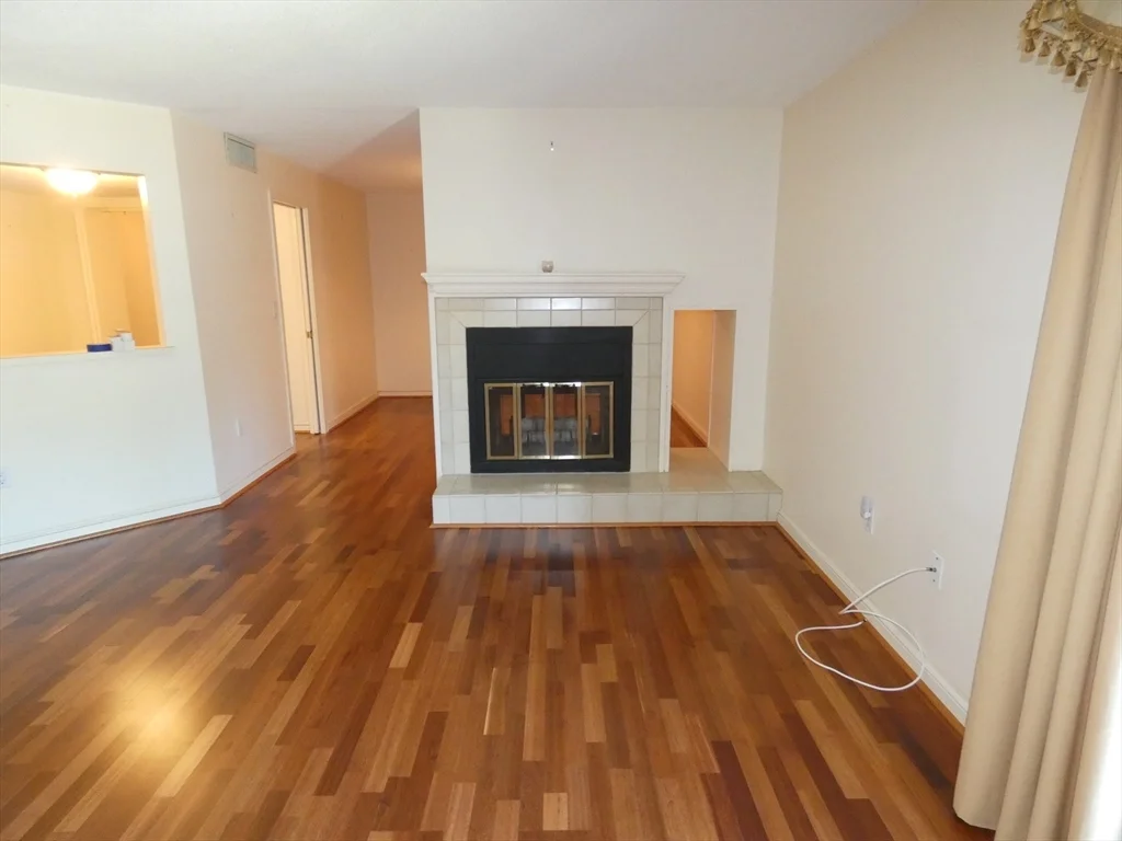 380 Place Ln, Woburn