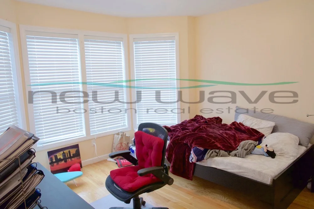 207 Hillside St, Mission Hill