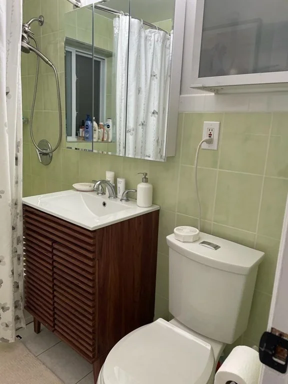 34 Bryon Rd, Chestnut Hill