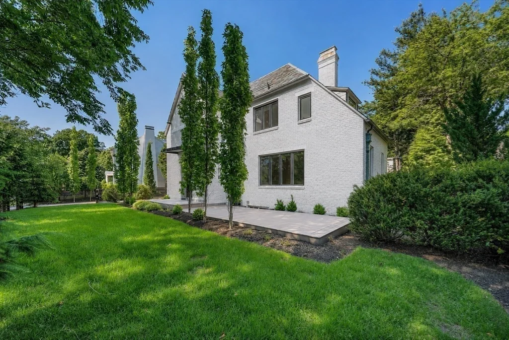 59 Fresh Pond Ln, West Cambridge