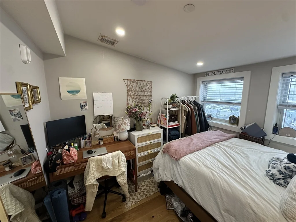 536 E Broadway, South Boston