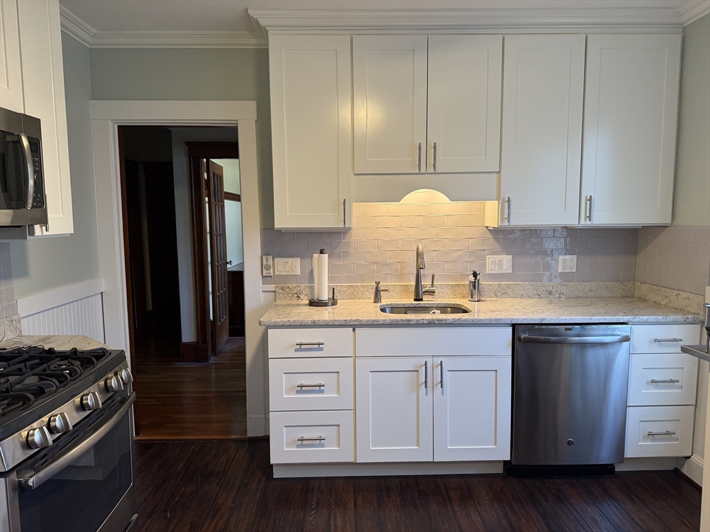 57 W Milton, Hyde Park