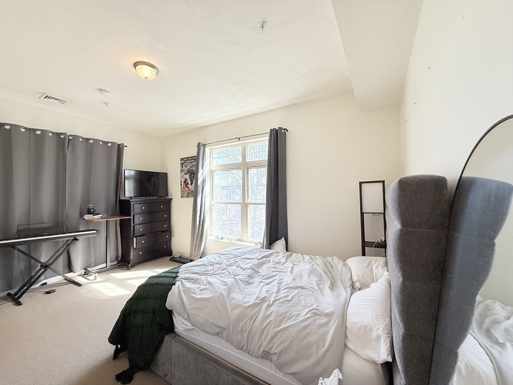 9 Gardner St, Allston