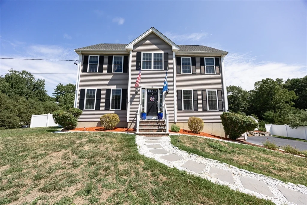 12 Cody Ln, Raynham