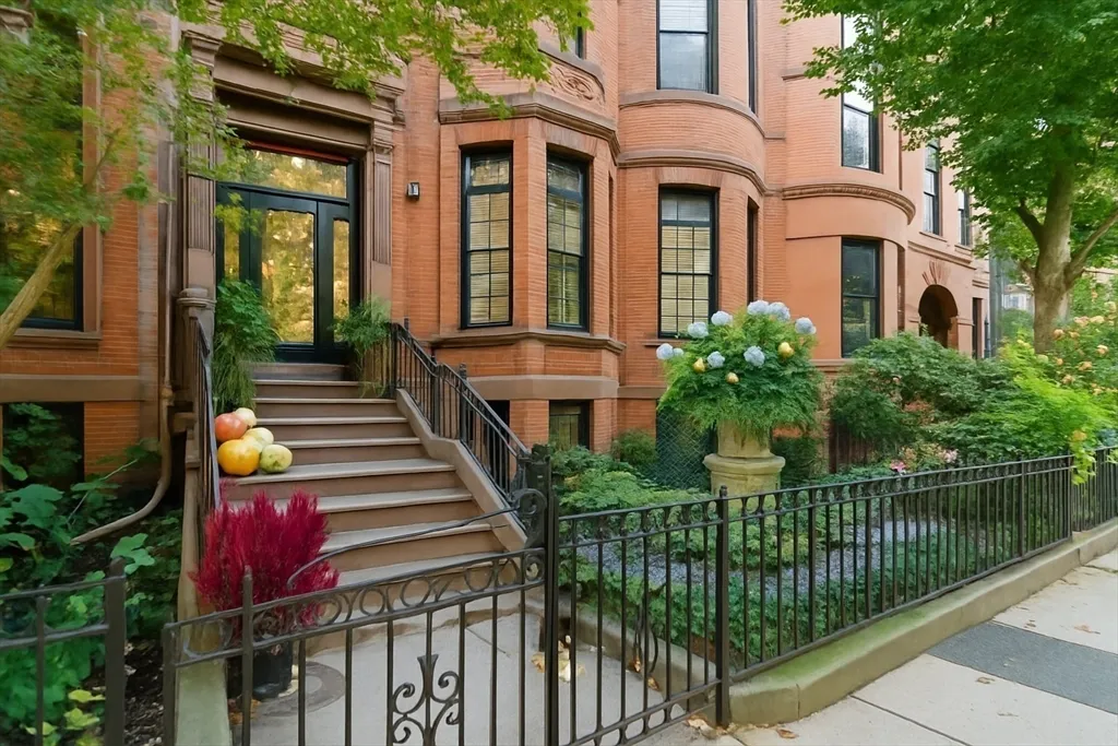 288 Commonwealth Ave, Back Bay