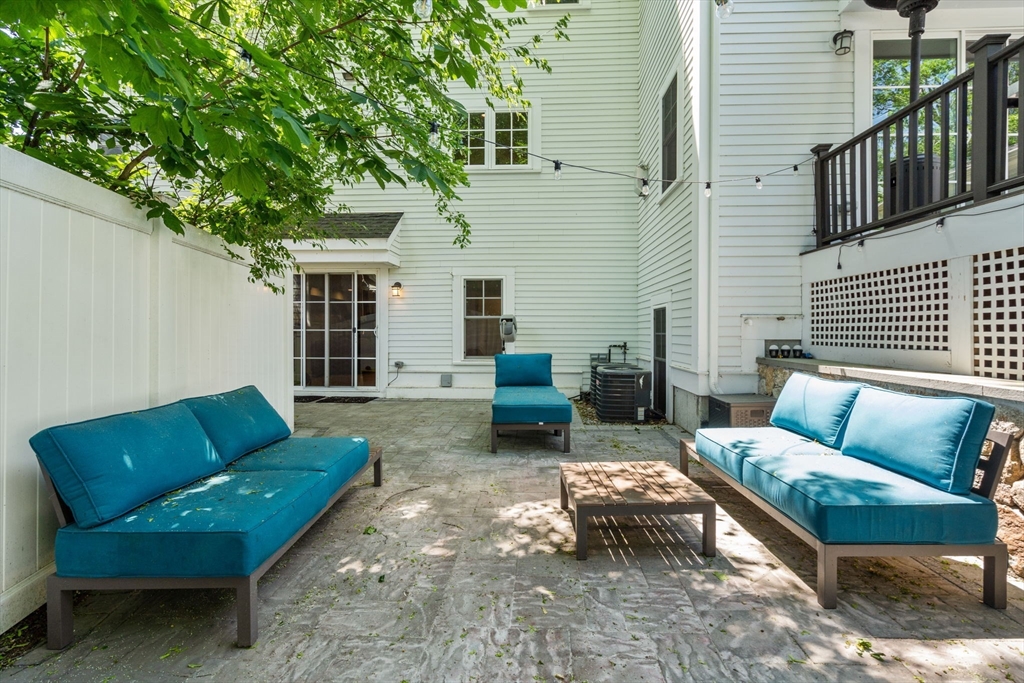 119 Charlesbank Rd, Newton Corner