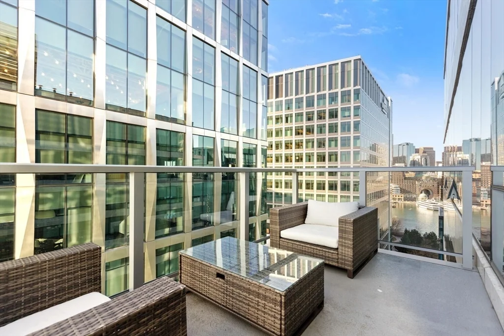 50 Liberty Dr, Seaport District