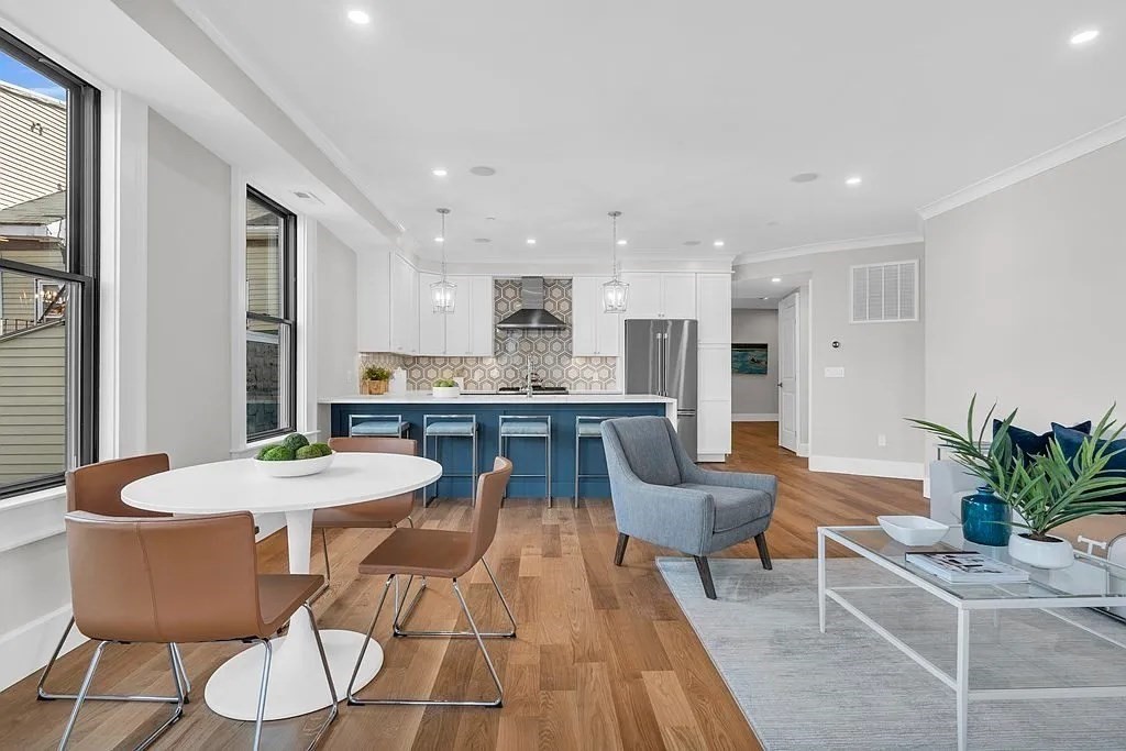 9 Glover Ct, South Boston