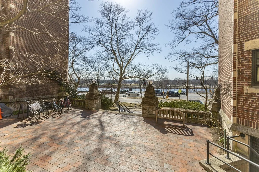 993 Memorial Dr, West Cambridge