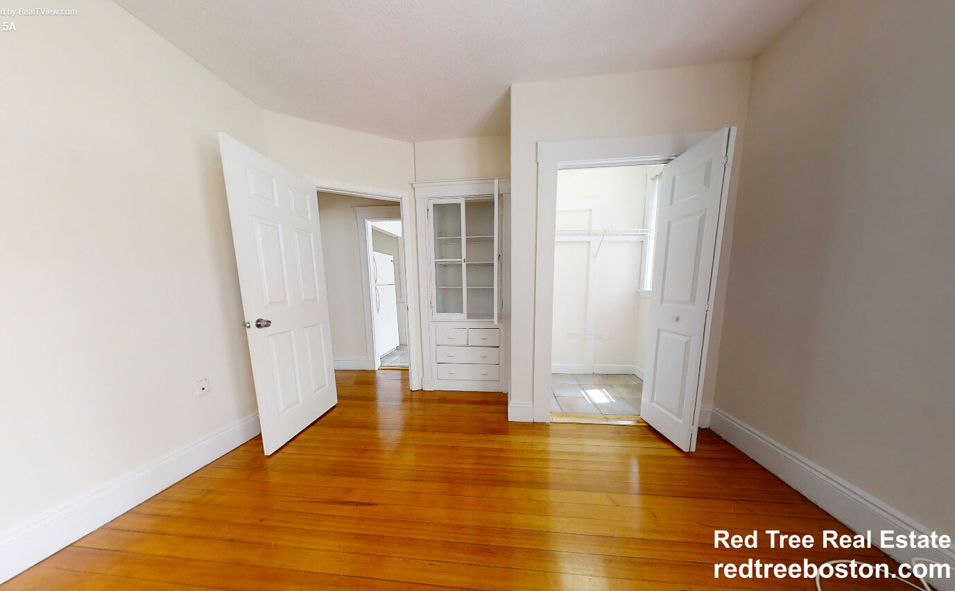 5 Barrows St, Allston