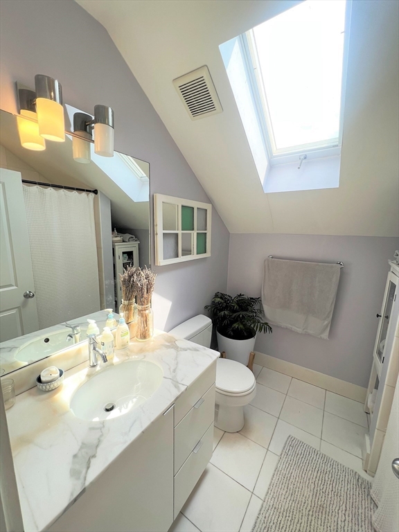 44 Rockview St, Jamaica Plain